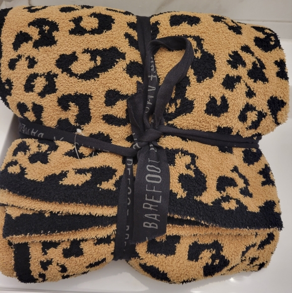 BAREFOOT DREAMS In The Wild Throw - Picture 2 of 5